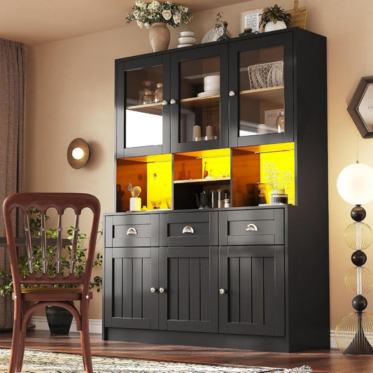 Grand buffet haut avec des portes vitrees