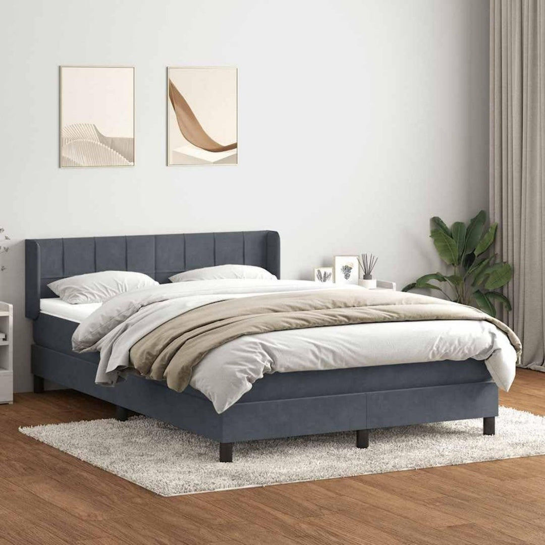 Cadre de lit gris clair pour l'entree