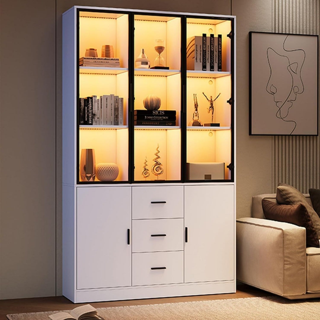 Petite vitrine avec des etageres reglables en hauteur